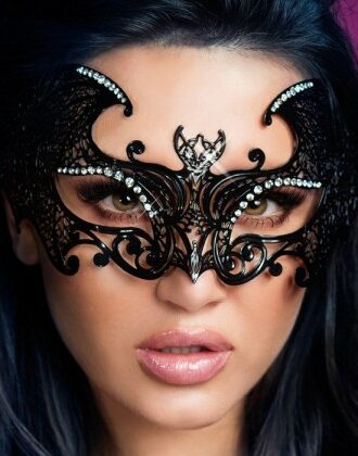 Geheimnisvolle Maske in schwarz