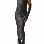 langes, schwarzes Wetlook-Kleid mit Reisverschluss