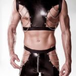 Outfit in Lederoptik MEN