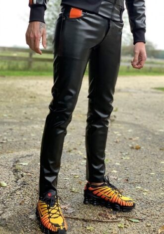 Schwarze Hose