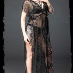 Langes Negligee aus Spitze